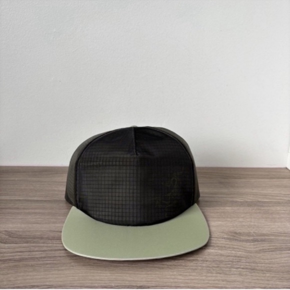 Arcteryx Performance Cap Trucker Hat Forage Chloris Euphoria NWT - Picture 2 of 7